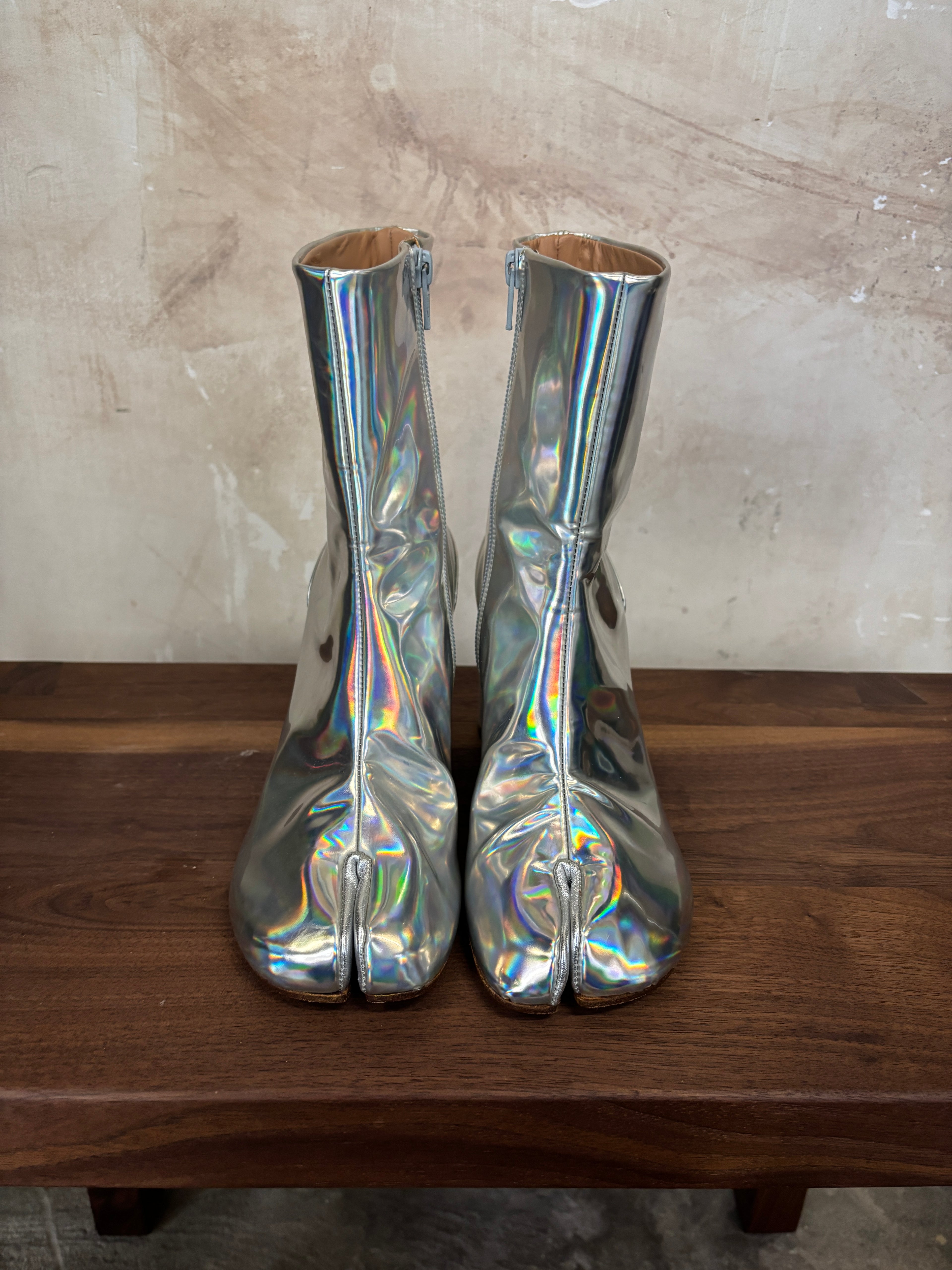 Maison Margiela — Bottines Tabi Holographiques Irisées FW2018, Taille 38