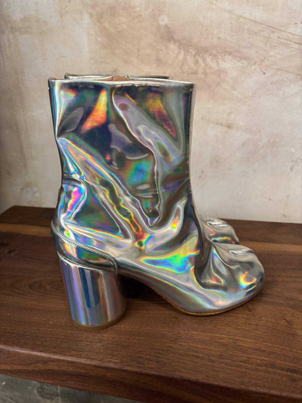 Maison Margiela — Bottines Tabi Holographiques Irisées FW2018, Taille 38