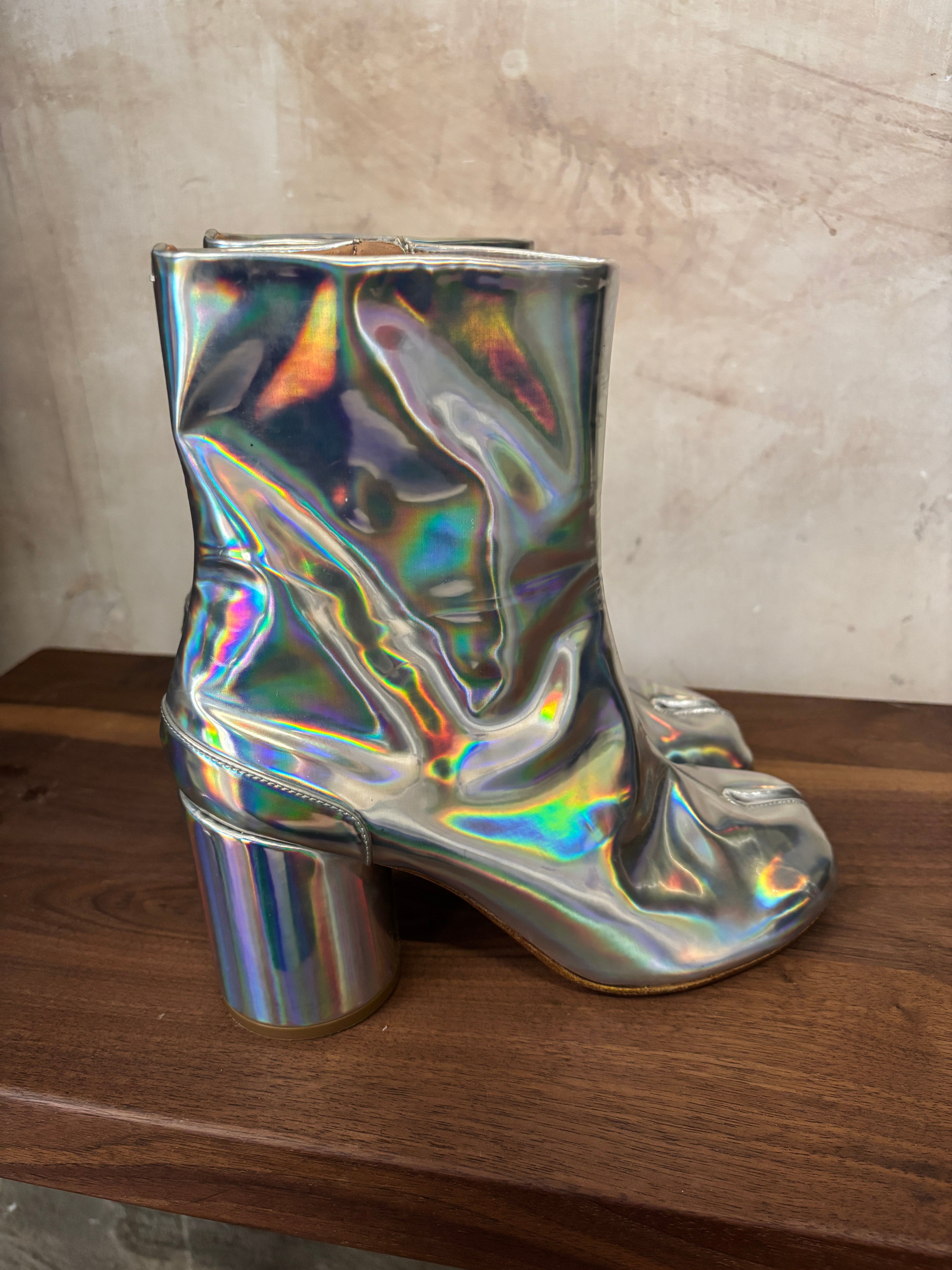 Maison Margiela — Bottines Tabi Holographiques Irisées FW2018, Taille 38