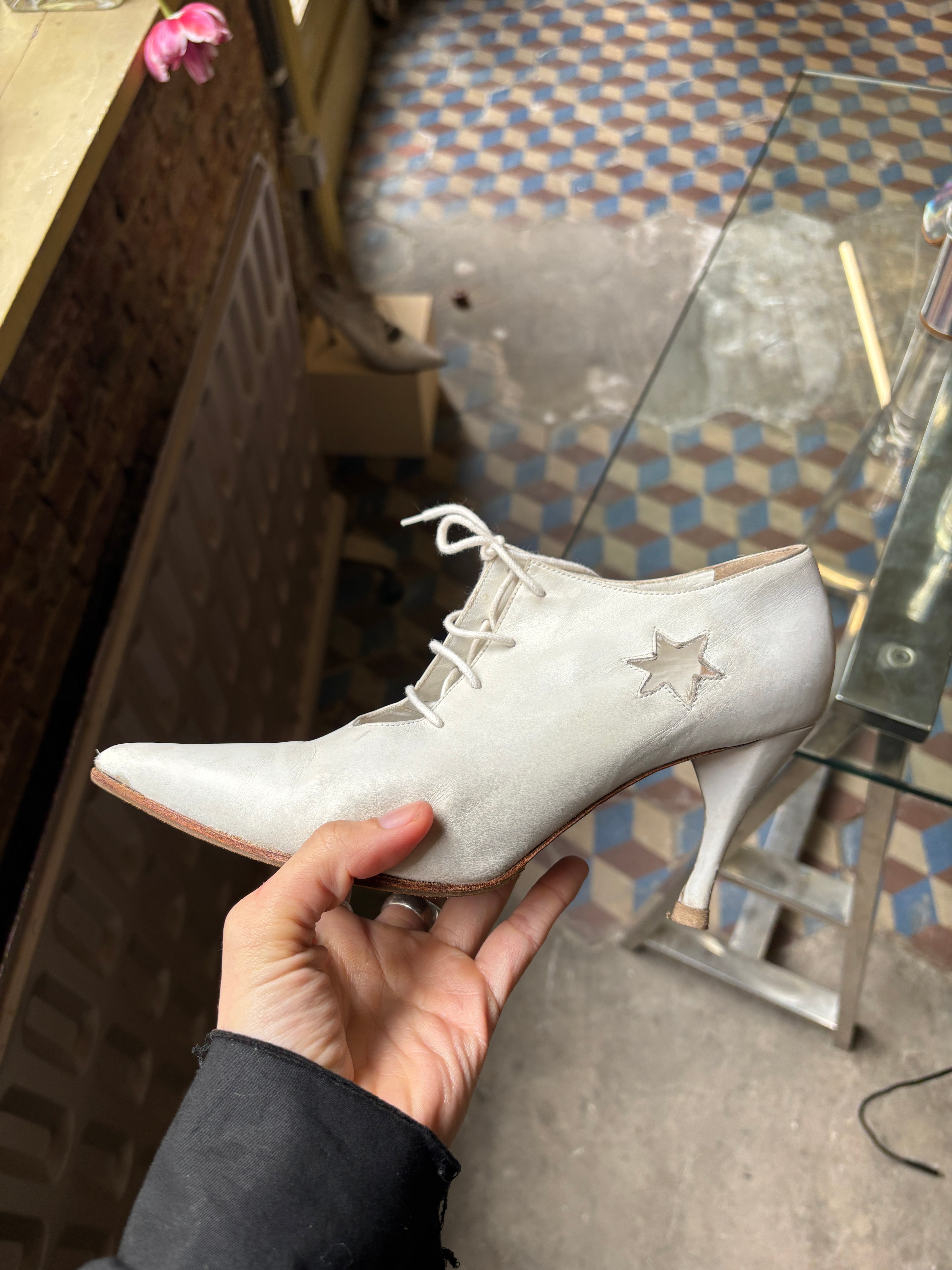 Claude Montana pour Stephane Kélian — Escarpins à lacets années 80, Taille 37